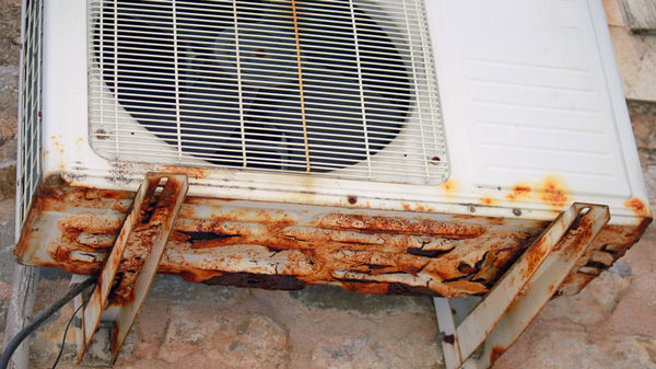 old-air-conditioner-with-corrosion-wall-outdoor-2b